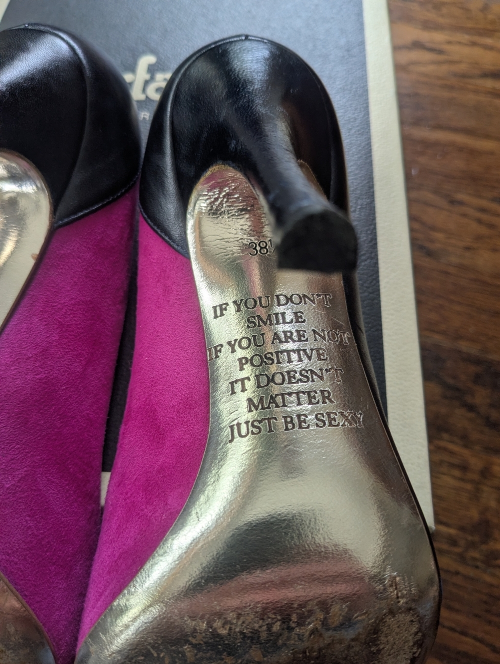 Two-Tone Italian Pointed Pumps in Fuchsia and Black - Picture 8 of 13